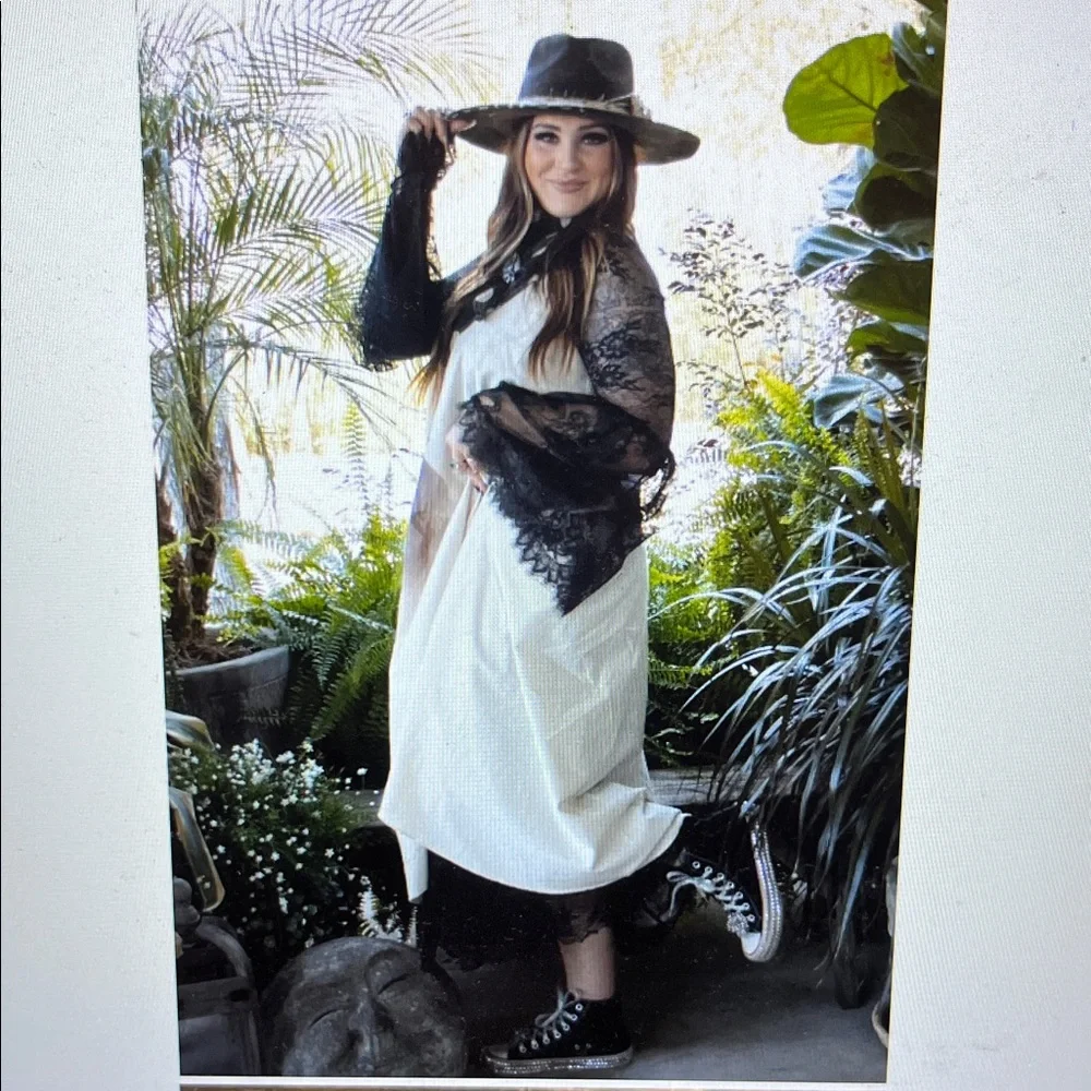 Jaded Gypsy Garden Tea Lace Long-Sleeve Bell Cuff Dress - Picture 2 of 2